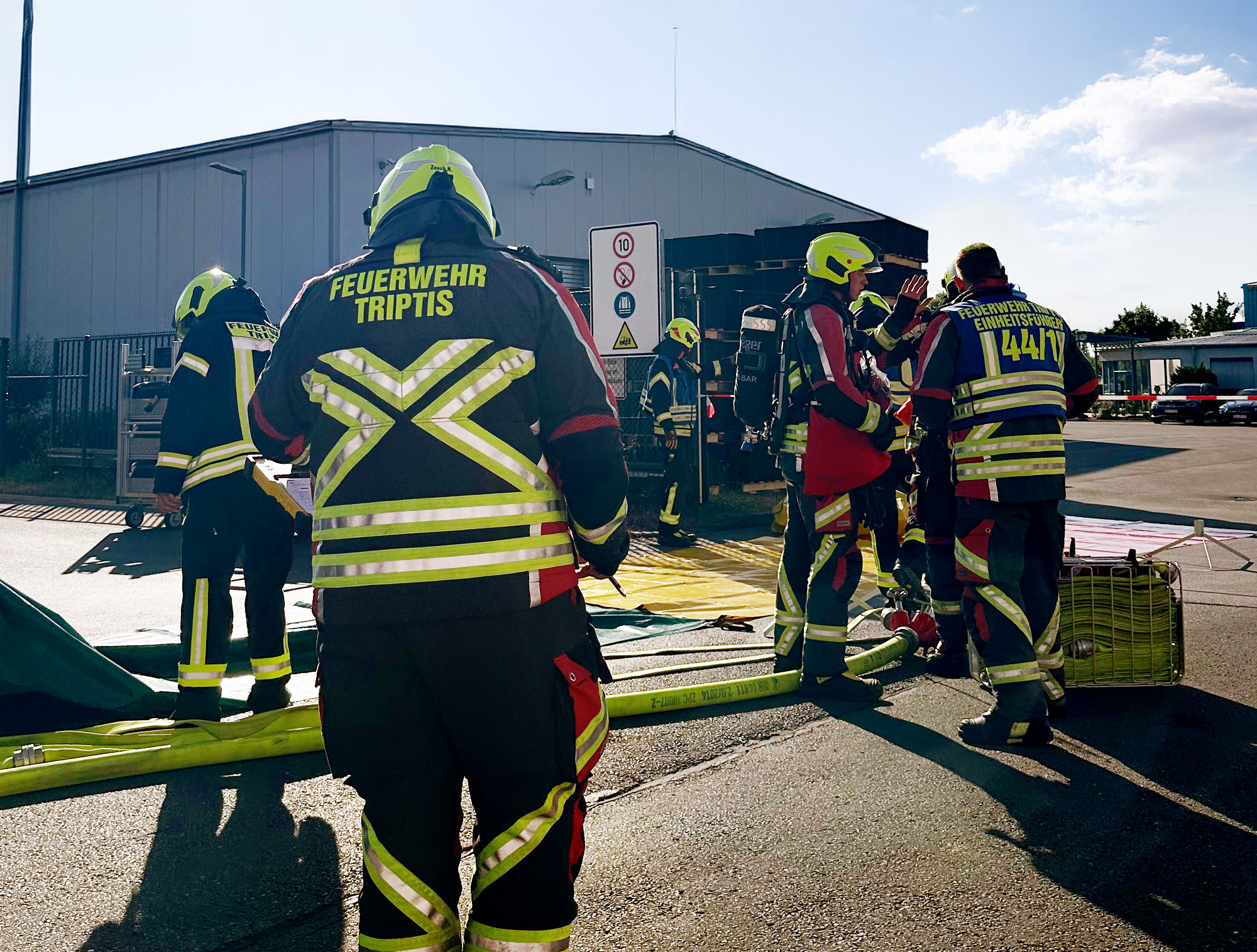 Verantwortung bei PVP Triptis | Engagement für Feuerwehr und regionale Sicherheit Einsatzübung der Feuerwehr Triptis auf dem Gelände von PVP Triptis zur Förderung von Sicherheit und Zusammenarbeit.